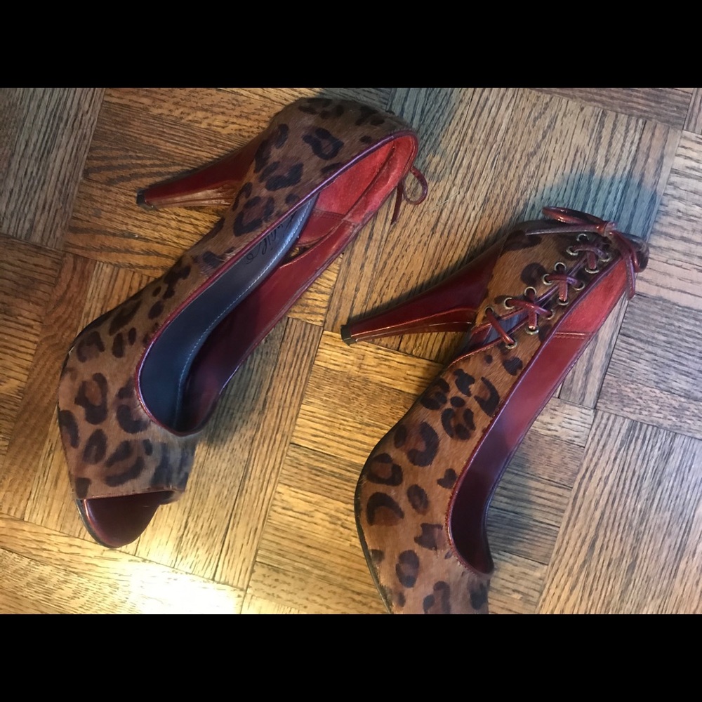 ✨HOST PICK✨ Fergie Cheetah-print pumps